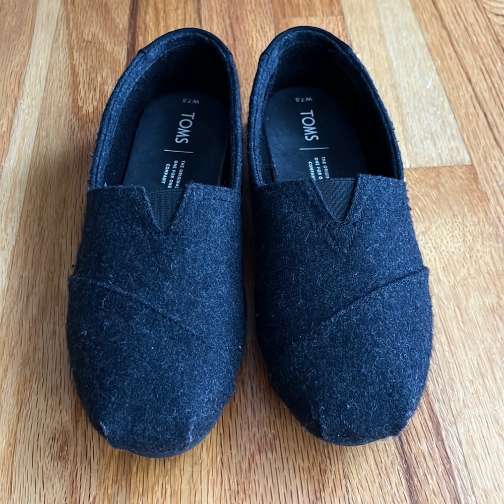 Women’s Toms shoes